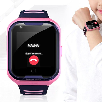 Appel en cours maman montre enfant C86